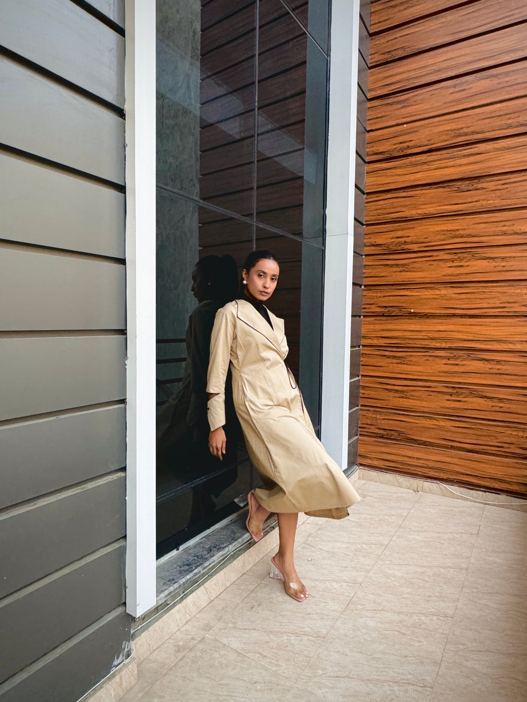 BEIGE TRENCH COAT
