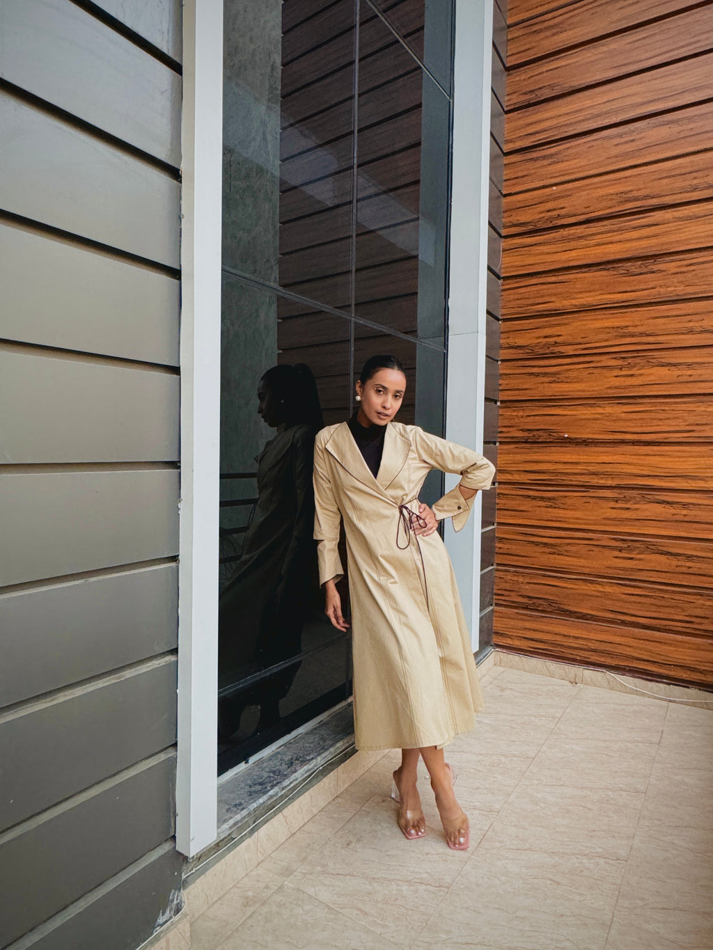 BEIGE TRENCH COAT