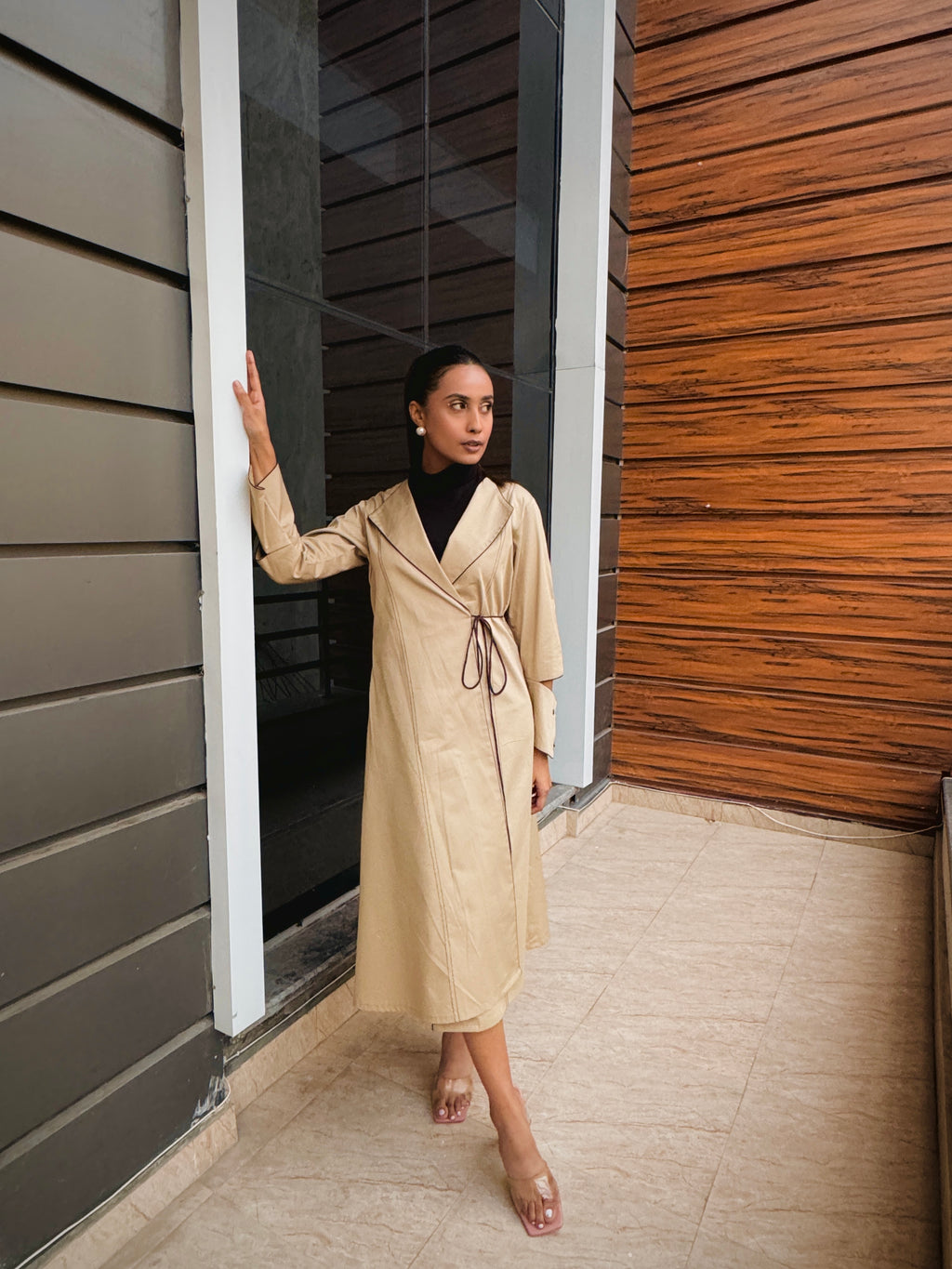 BEIGE TRENCH COAT