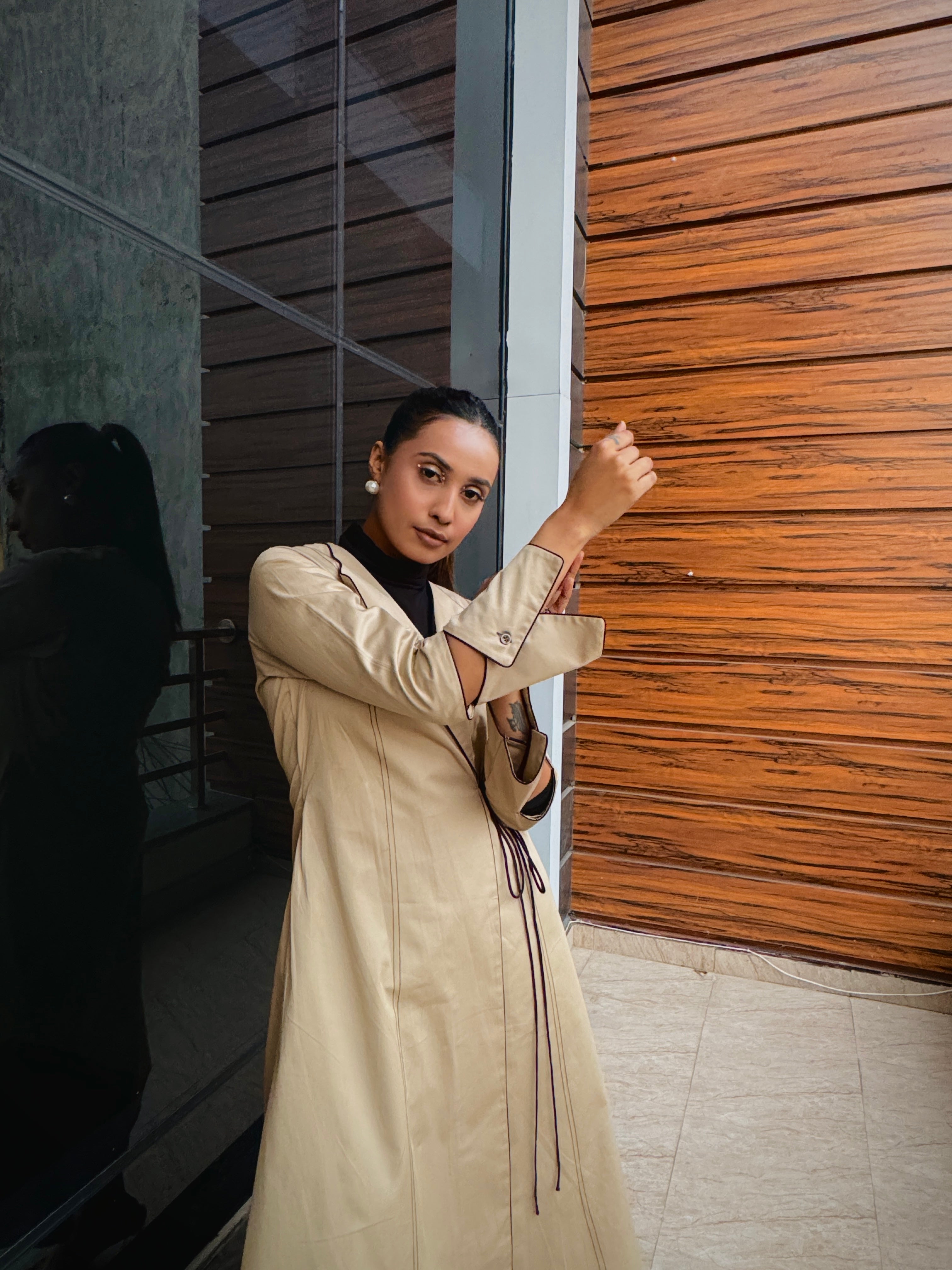BEIGE TRENCH COAT